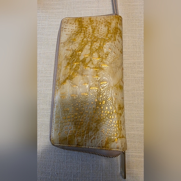 Brahmin SKYLER Yellow-Gold & Creme NWT Unused Croc-Embossed Wallet - Picture 5 of 8